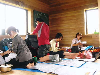 ● シンキョ小桜小屋での出来事でした、おれいに楽しかった写真をドウゾ。レポートどうしょうかな（＾＾）