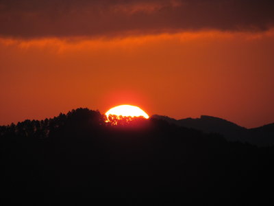 経ヶ峰方面からの御来光。