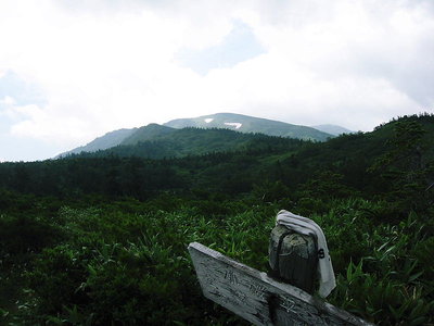 ● 小桜平に来れば展望は開けるよ、少し先が避難小屋だ