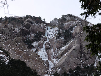 kabe.jpg (275.23 KiB) 閲覧された回数 10615 回 凍てつく藤内壁