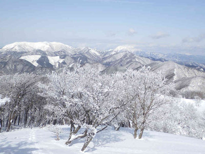 P1310060.jpg (79.67 KiB) 閲覧された回数 7621 回 霊仙(左)と伊吹山(右)