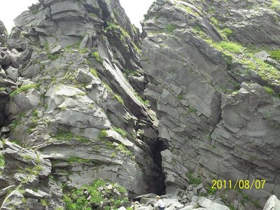 新山の切通しルンゼ