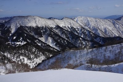 DSC04661.JPG (100.74 KiB) 閲覧された回数 7236 回 伊吹北尾根全景