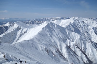 DSC09854.jpg (179.53 KiB) 閲覧された回数 3662 回 山頂(トマノ耳)付近から主稜線 左奥浅間山