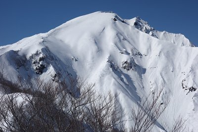 DSC09885.jpg (197.4 KiB) 閲覧された回数 3662 回 双耳峰の谷川岳