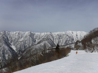 DSCF0653.jpg (137.96 KiB) 閲覧された回数 9636 回 花房尾の稜線