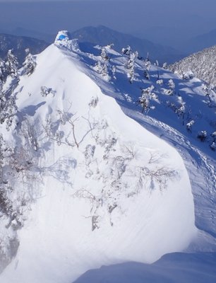 1.jpg (233 KiB) 閲覧された回数 8065 回 稜線上に築城