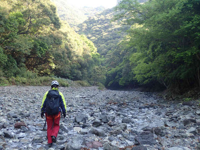 P4220007.jpg (110.38 KiB) 閲覧された回数 5313 回 最初は伏流