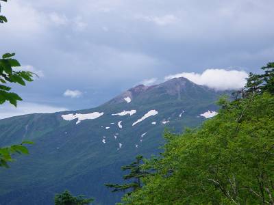 登路から望む乗鞍岳
