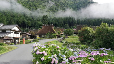 早朝のかやぶきの里