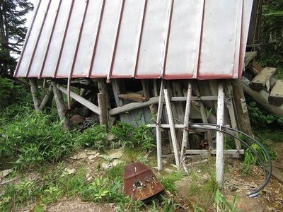 20180721 (37).JPG (140.48 KiB) 閲覧された回数 12228 回 基礎部分が軒並み傾いてた(-_-;)