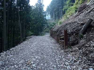 いつも落石の破砕帯もきれいに整備。