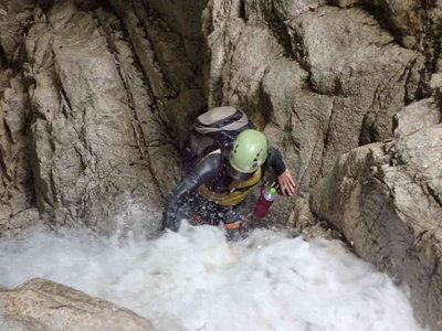 P8280026.jpg (68.58 KiB) 閲覧された回数 4340 回 水の中を登るKeikokuさん