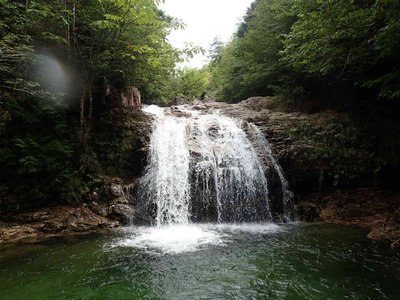 P8280063.jpg (89.95 KiB) 閲覧された回数 4340 回 大文具スポットのすだれ状の滝