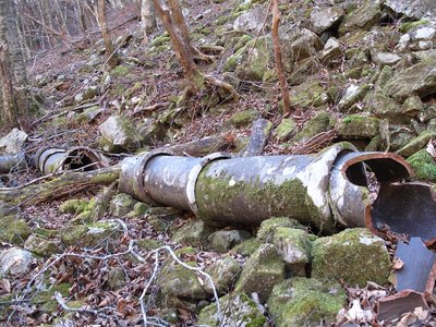 つながったままの土管