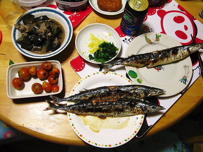 サンマ.JPG (148.37 KiB) 閲覧された回数 2019 回 ● 緑ちゃん料理、サンマに焼ミニトマナス、大葉にオクラ、腎に良薬だぜ~(^^)