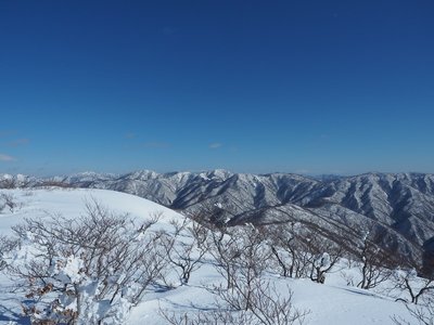 P1138687ss.jpg (150.47 KiB) 閲覧された回数 5047 回 上谷山から越美国境の山々