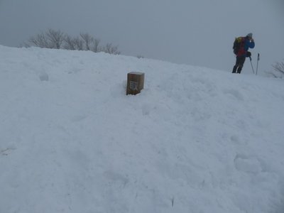 取立山頂上　真っ白けのけ
