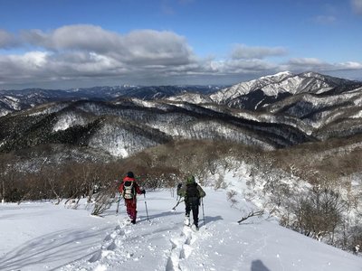 蓬莱山から森山岳に向かっています