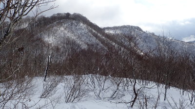 P1191776.JPG (2.97 MiB) 閲覧された回数 4311 回 神又峰を振り返る 左1060m最高点山頂