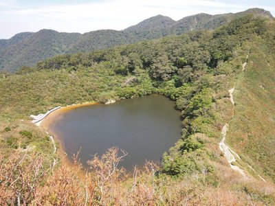 夜叉ヶ池.JPG (166.89 KiB) 閲覧された回数 10697 回 上から見ると美しい