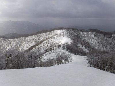 土倉岳からの雪の道