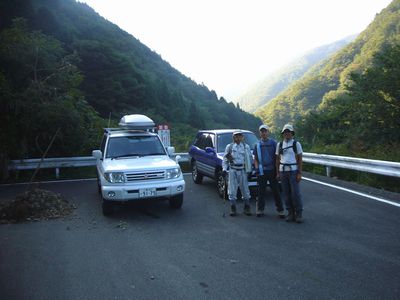 林道終点、ここを左に入る