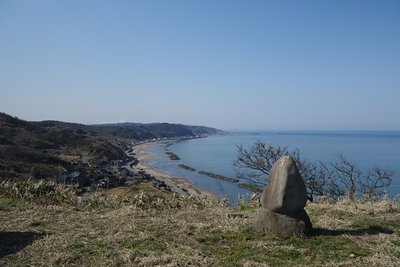 DSC02309.jpg (125.63 KiB) 閲覧された回数 2780 回 久田城址からの眺め 遠くに小さく雪の米山
