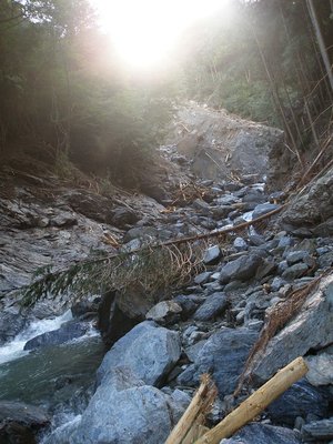 女滝下に押し寄せた土砂