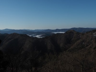 小入谷方面.jpg (119.86 KiB) 閲覧された回数 1953 回 小入谷を彼方に北山~比良方面<br />奥の稜線は右から三国岳、経ヶ岳、市後谷山