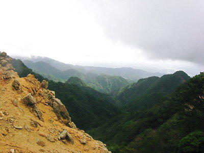 ●　葺谷左岸にある風ノ峰、風の渡る道だ