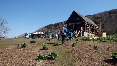 P5040925.jpg (166.25 KiB) 閲覧された回数 7493 回 にぎわう明神平