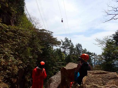 P5120027.jpg (78.27 KiB) 閲覧された回数 6132 回 ジョーズ岩の上で休憩