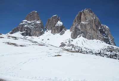 ３つの岩峰ですがこれはTre CimeではなくPunta Grohmannと言います、ややこしい（笑）