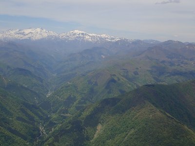 荒島から野伏.jpg (98.75 KiB) 閲覧された回数 4630 回 白山たちの右、双耳峰っぽくクッキリと野伏