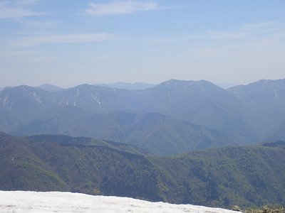 経ヶ岳から野伏.jpg (59.22 KiB) 閲覧された回数 4630 回 真ん中の右が野伏、左が薙刀山