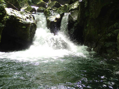 P7310187.jpg (90.7 KiB) 閲覧された回数 1920 回 大釜を持つ4m滝