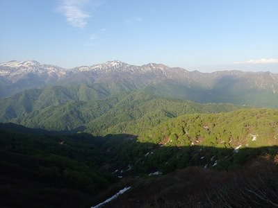 今日歩いた尾根、そして昨日歩いたチブリ尾根もすべてが見える