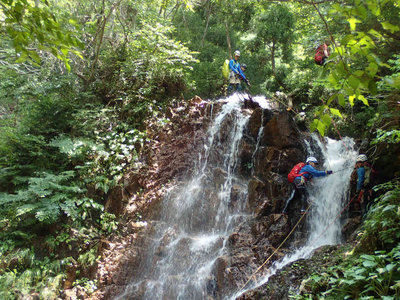 P8040055.jpg (129.87 KiB) 閲覧された回数 3790 回 逆くの字12m滝