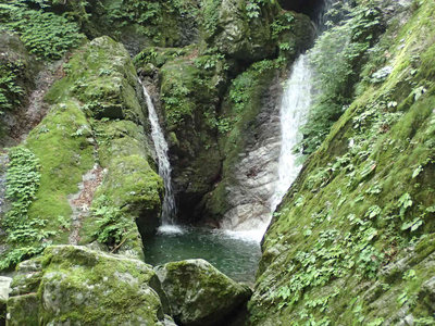 P8070089.jpg (120.21 KiB) 閲覧された回数 2356 回 夫婦滝落ち口の滝