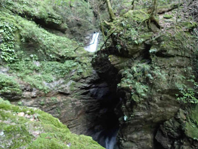 P8210012.jpg (74.9 KiB) 閲覧された回数 2795 回 不動滝とイガミ滝