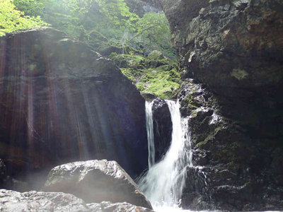 崩壊地上流のゴルジュ