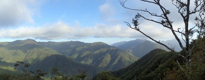 青波、半中、雷倉、花房山と並ぶ