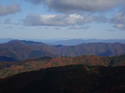 白山.jpg (63.21 KiB) 閲覧された回数 3310 回 白山があるおかげで遠くまできた感じがします