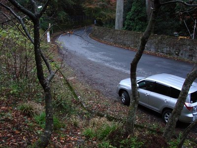 駐車地　道路向かいが大瀧神社