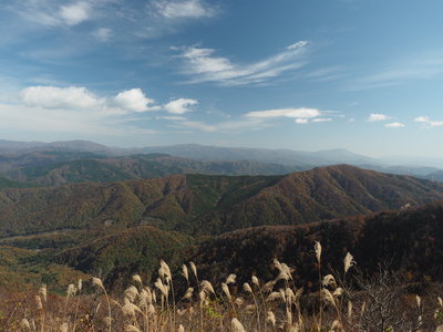 p736.jpg (236.64 KiB) 閲覧された回数 6850 回 p739からの東の湖北の山々の展望