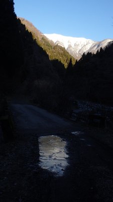 P1062628.jpg (66.21 KiB) 閲覧された回数 6940 回 河戸谷林道から伊吹山