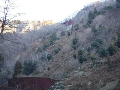 DSCF2645.JPG (247.87 KiB) 閲覧された回数 4519 回 後谷より鉱山のサイロ