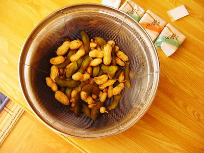 ● やっと食べごろになりました、枝豆でプシュー