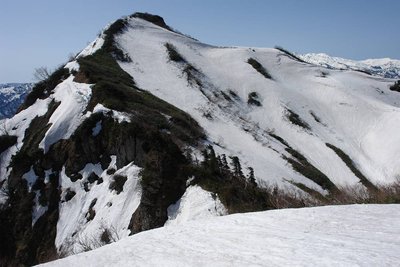 この尾根の向こうでもがいてたのね。
